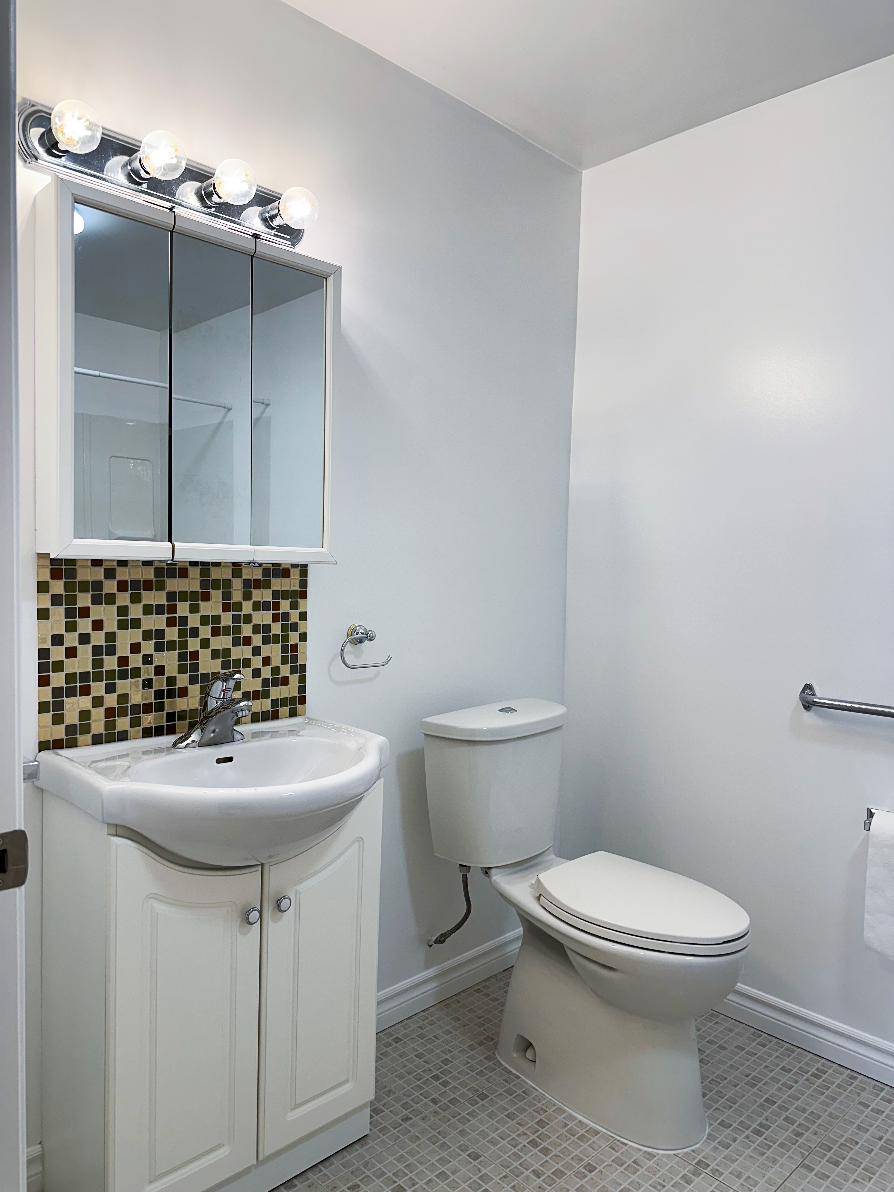 2 bedroom with garage - bathroom