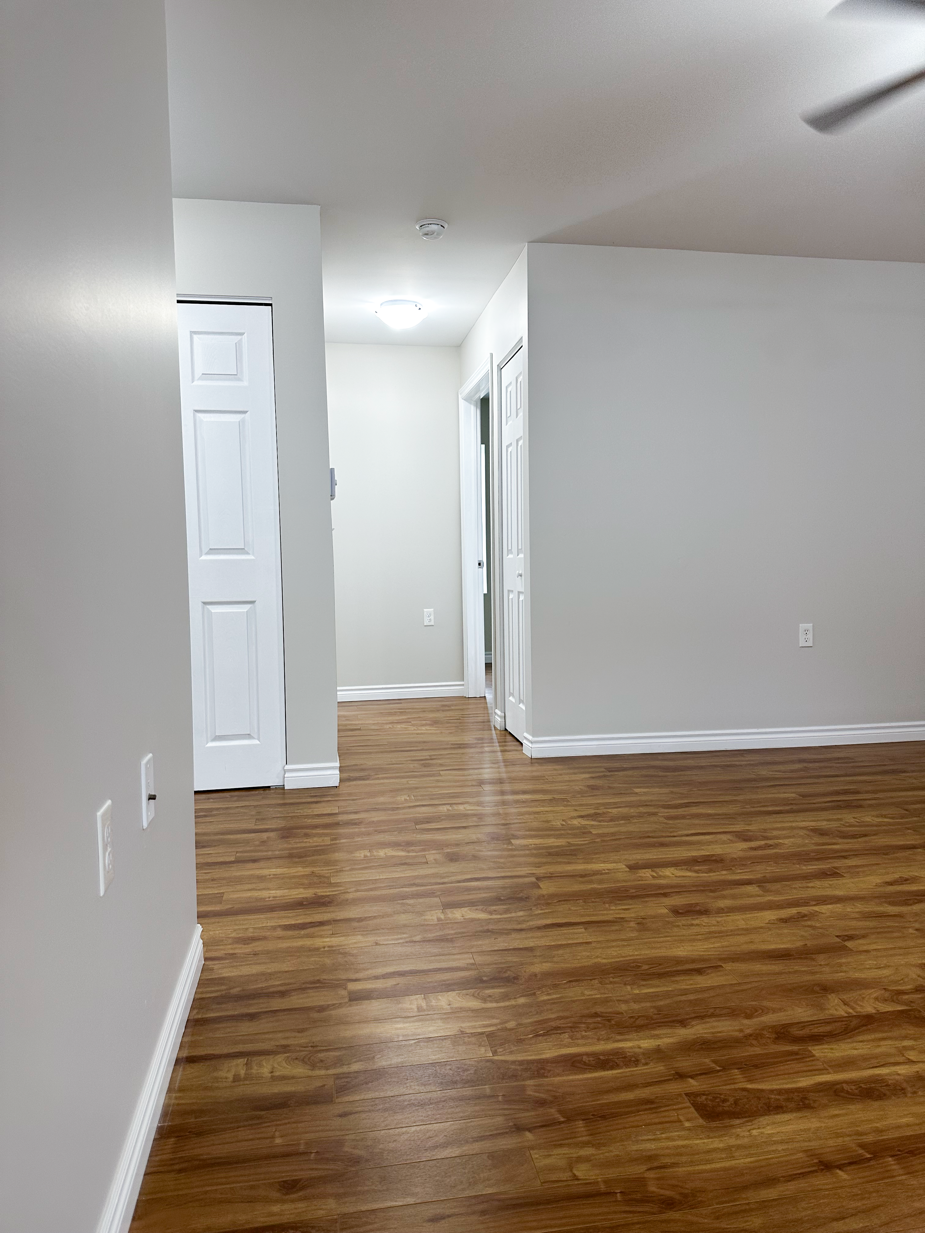 2 bedroom with garage - living room