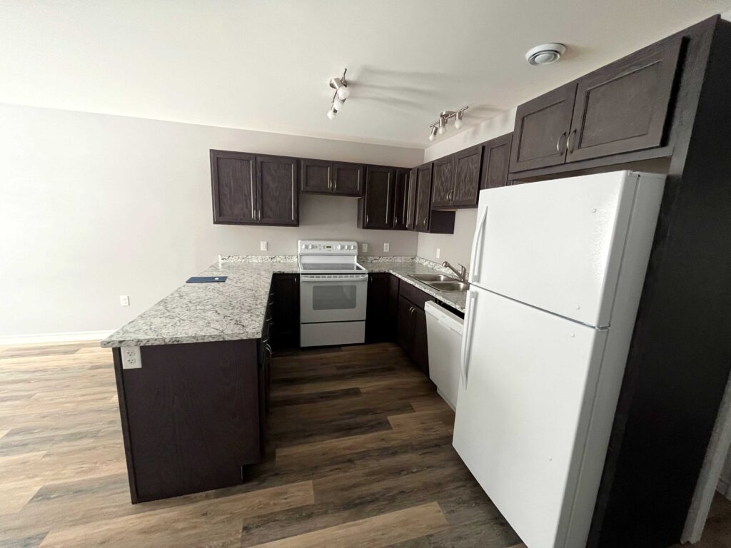 large 1 bedroom - kitchen